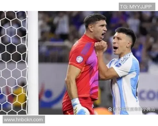 揭开足球明星卡片的神秘面纱一探究竟的精彩拆解视频